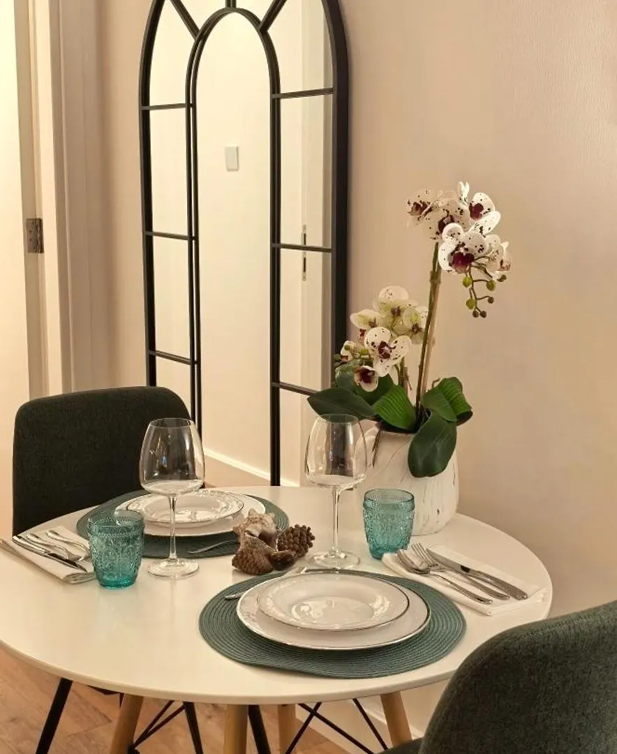 Feral Homes Studio With Burj Khalifa View Dubaj